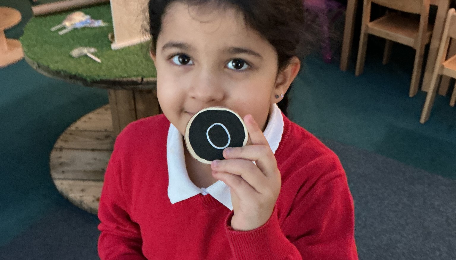 Finding two circles - the log slice and the letter o!