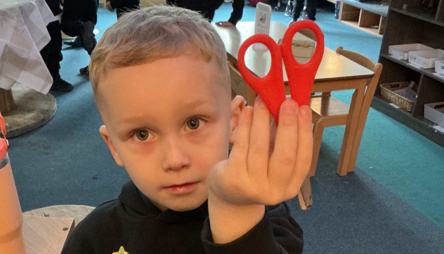 Finding circles in the handles of the scissors