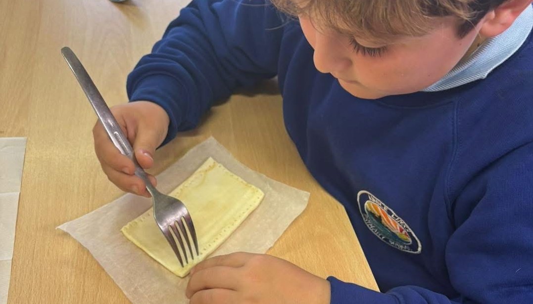 Year 3 have been making healthy flatbreads with seasonal ingredients.