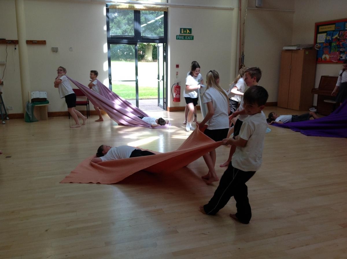 Sherborne Developmental Movement (SDM)
Working in a team to move one member of the team safely round the hall.