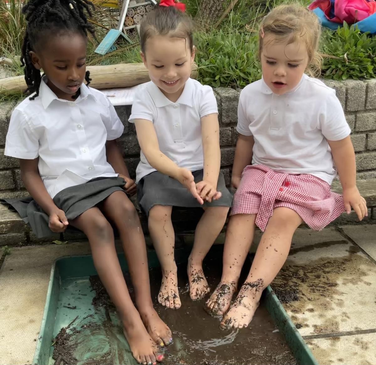 Thick ooooozy mud! We cant go over it, we cant go under it, we'll have to go through it!