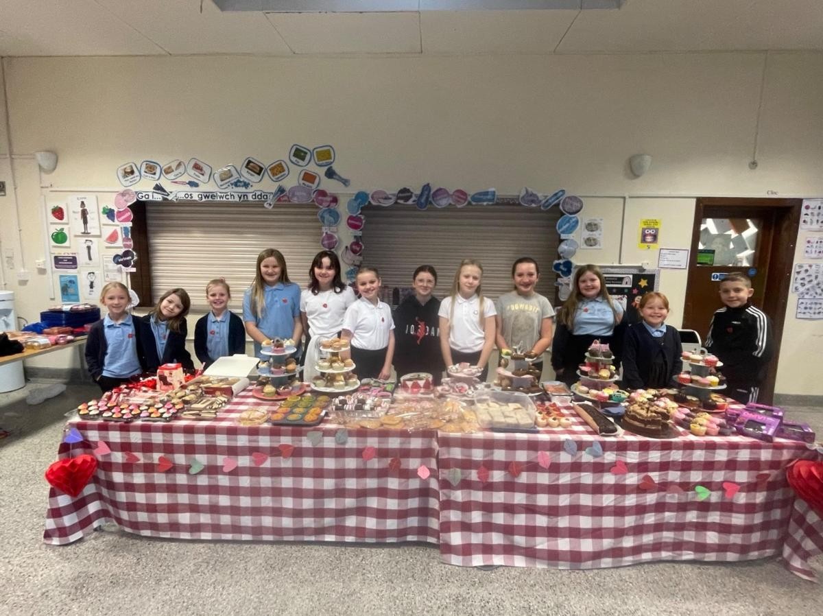 Lloyd's Lane Criw Cymraeg barod for a bake sale!
