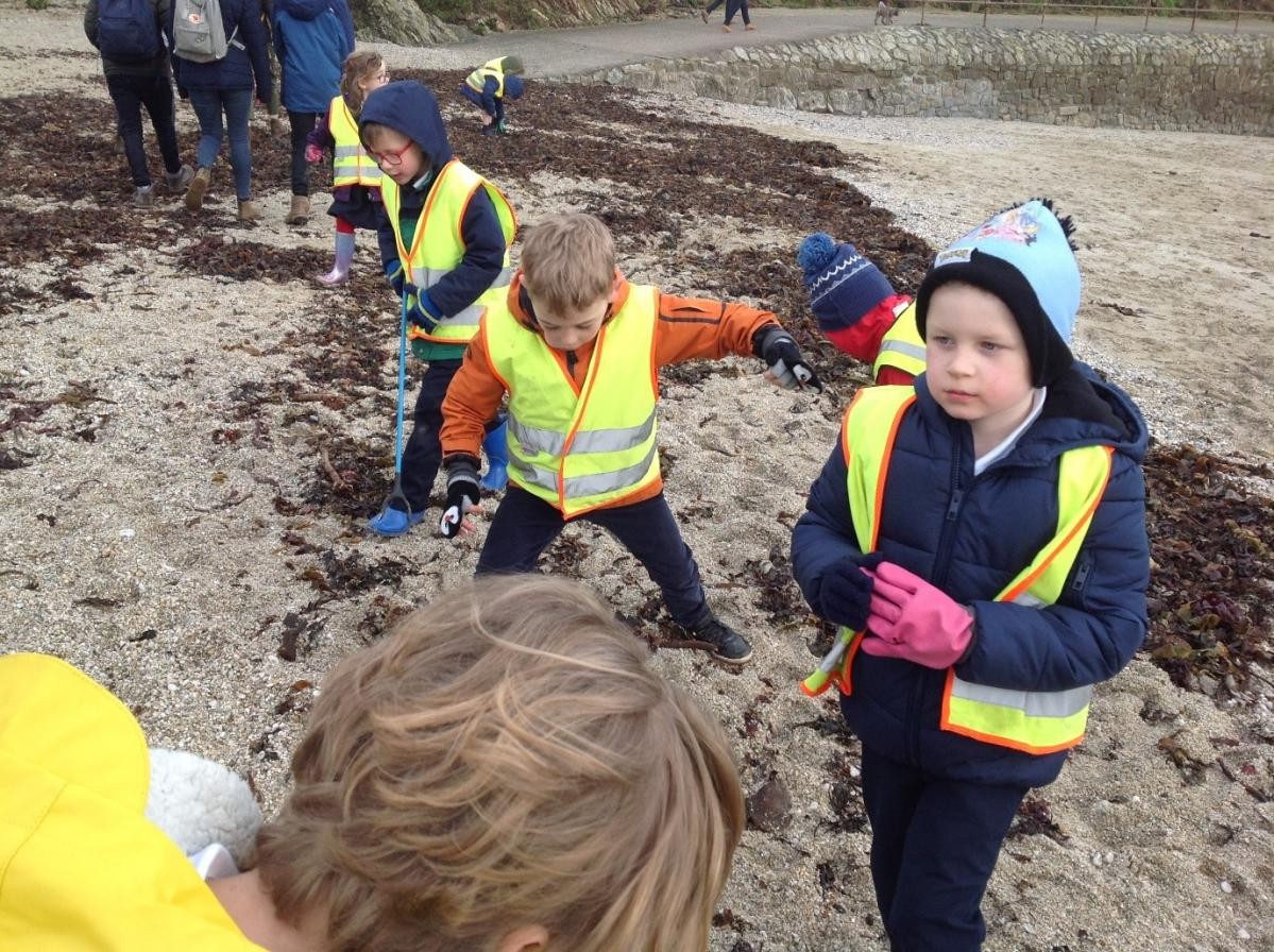 A fieldtrip to Swanpool beach to litter pick and look at human and physical features in the local environment in Year 2