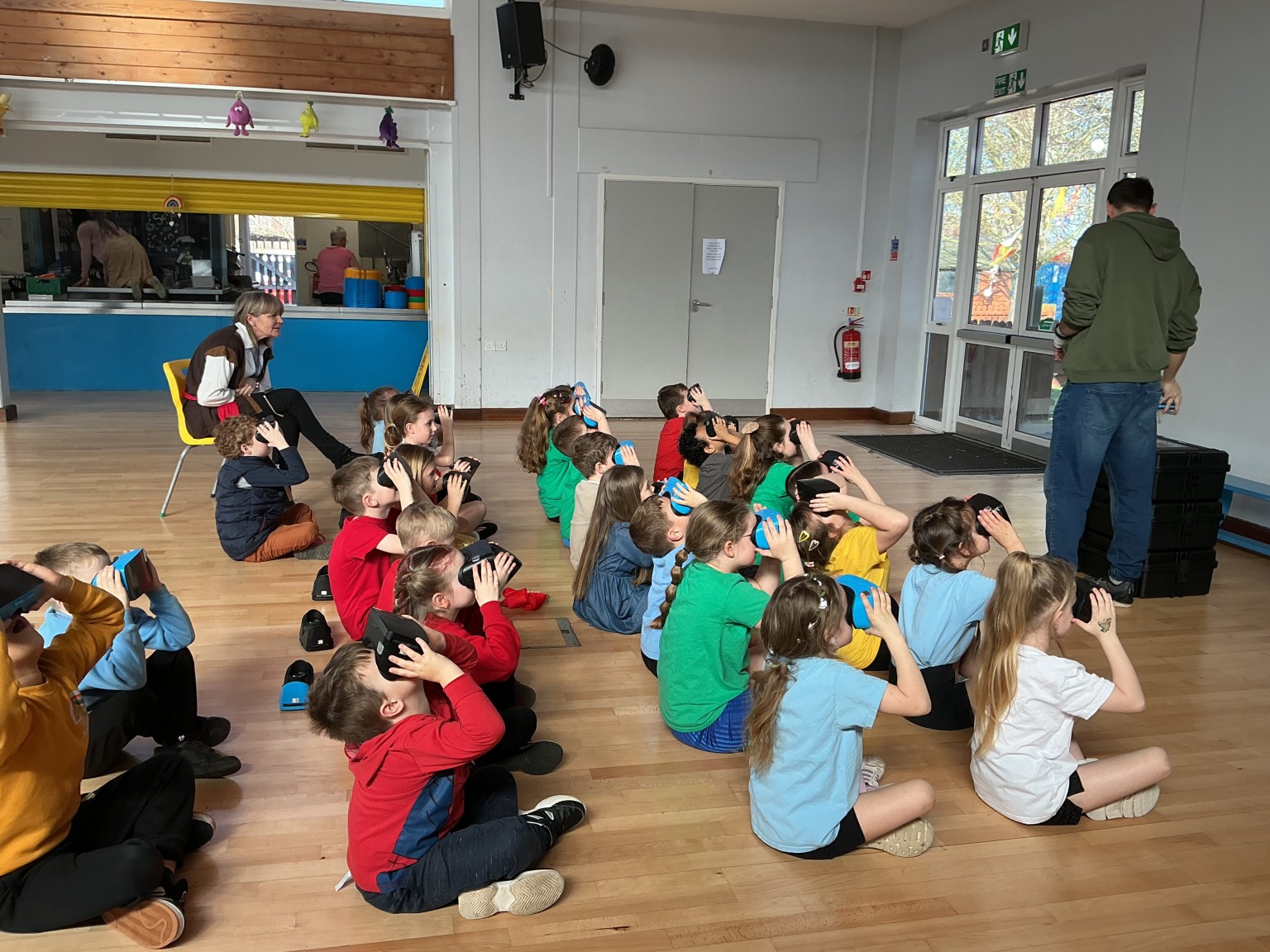 Year 2 experience VR headsets to kick off science week