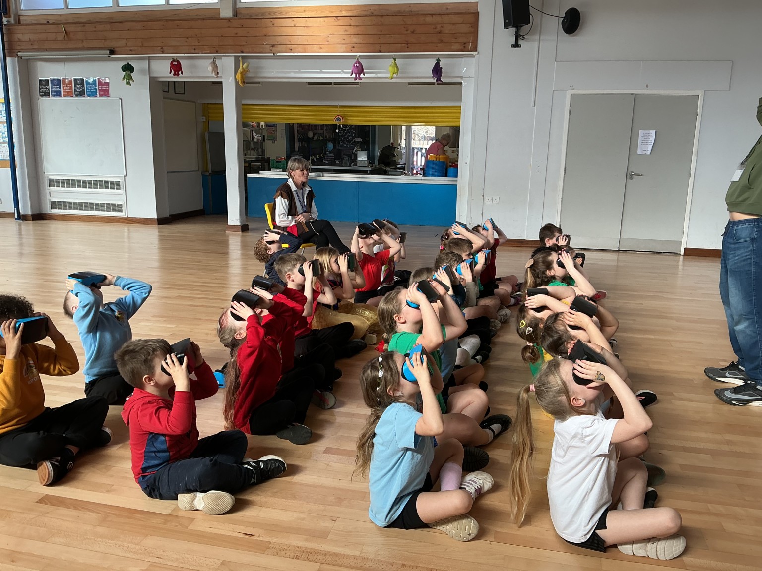 Year 2 experience VR headsets to kick off science week