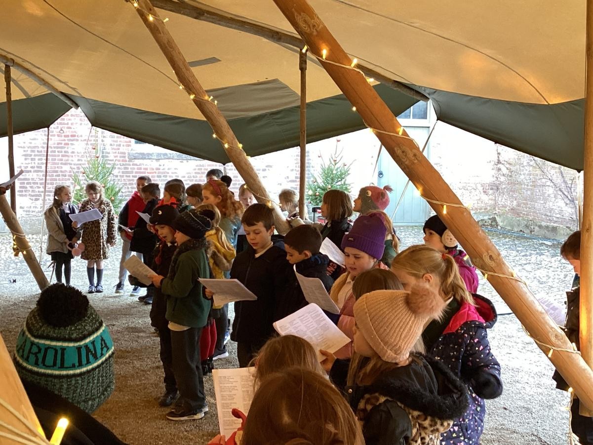 Year 3, 5 and 6 sang Christmas Carols to the public at Trelissick Gardens (Dec 2022)