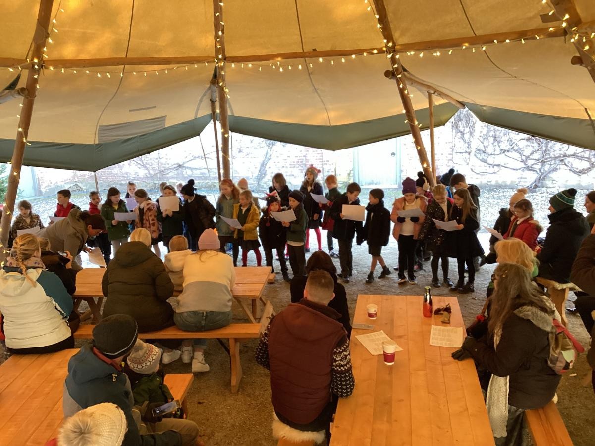 Year 3, 5 and 6 sang Christmas Carols to the public at Trelissick Gardens (Dec 2022)