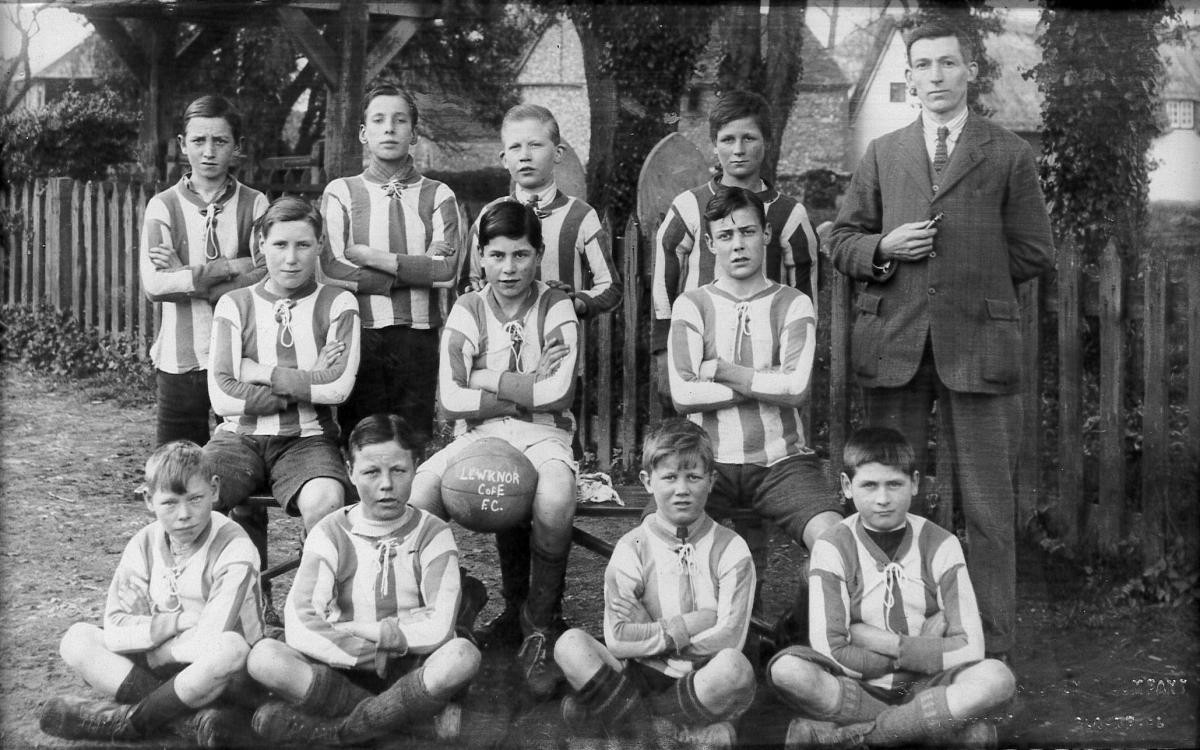 Lewknor C of E Primary School Football Team
1927-1928