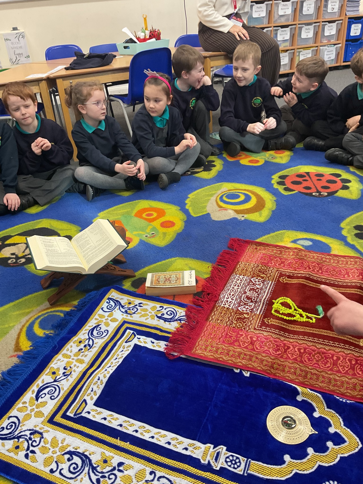Chestnut class learned all about the religion Islam! The children enjoyed looking at some important items including the Qur'an, prayer mats and prayer beads.