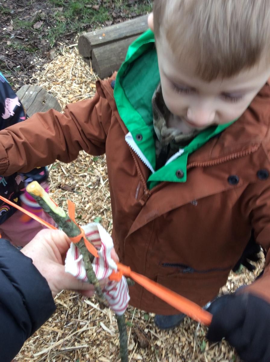 Making stick men using knots.