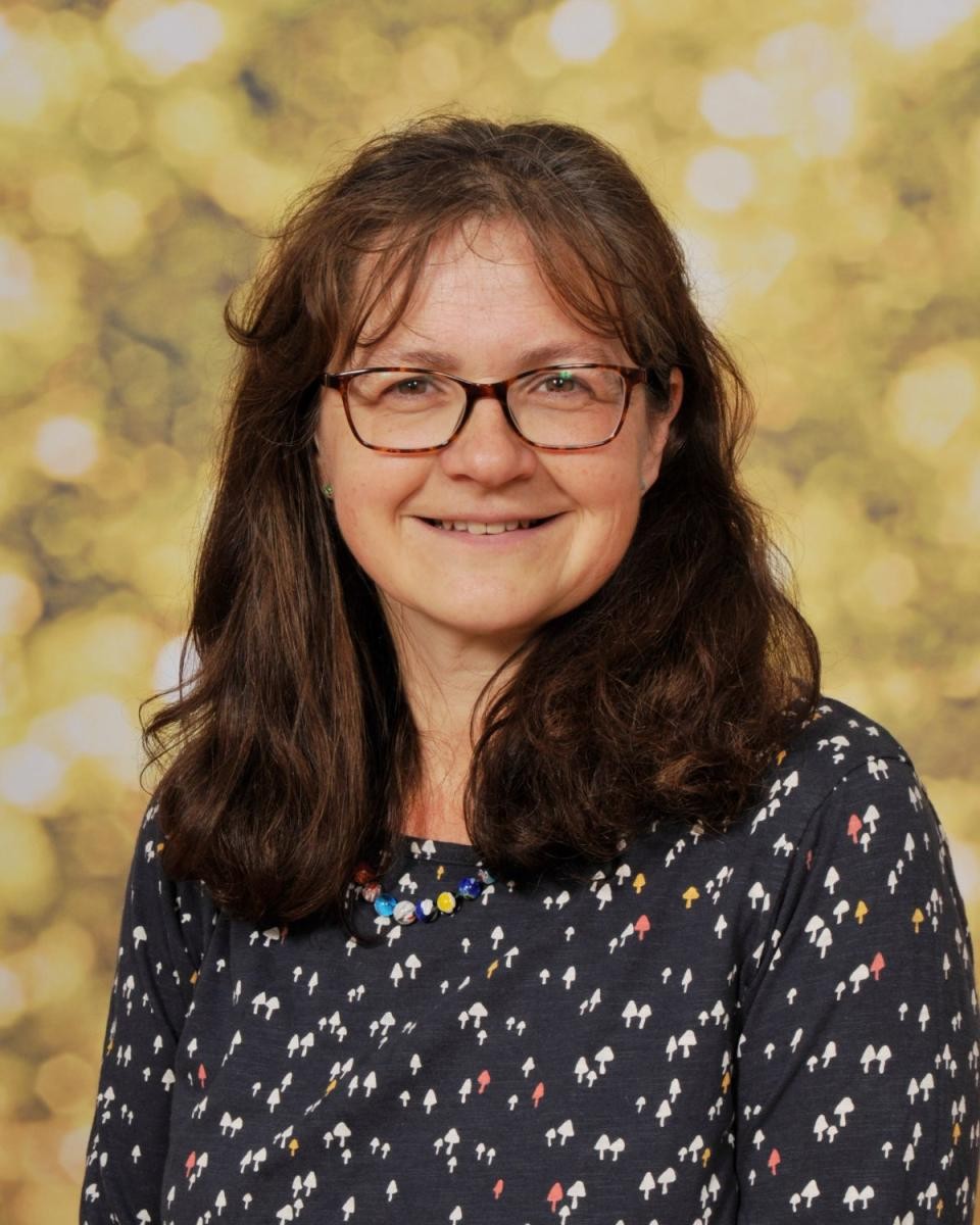 Mrs Rees
[Forest Adventures Teacher] 