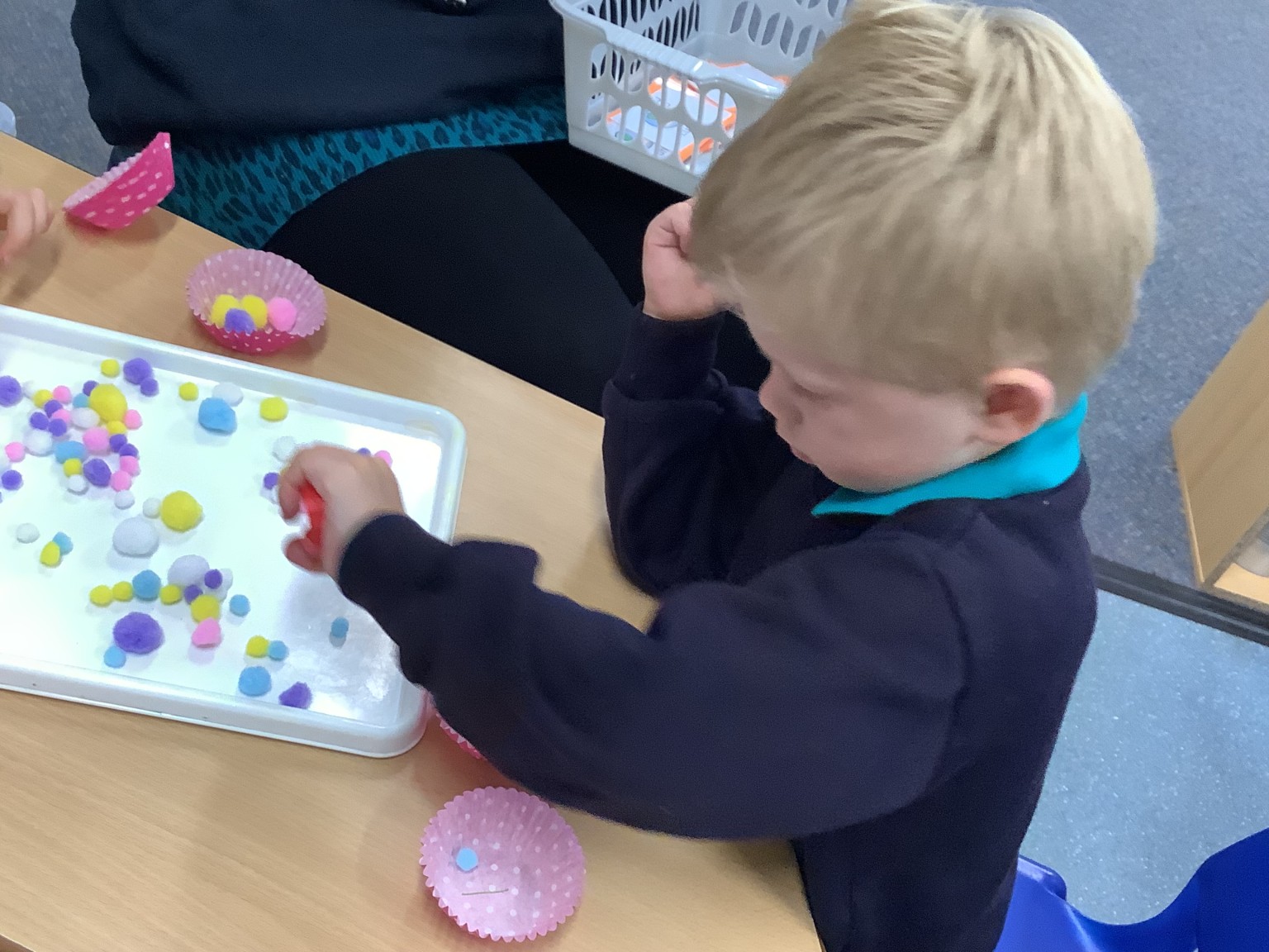 pom pom moving with tweezers