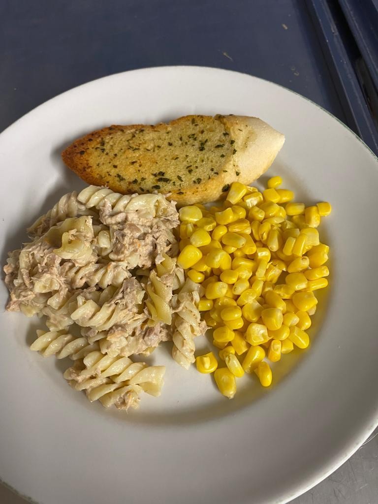 Tuna pasta bake, sweetcorn and garlic bread
