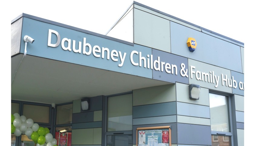 Daubeney Children & Family Hub outside view
