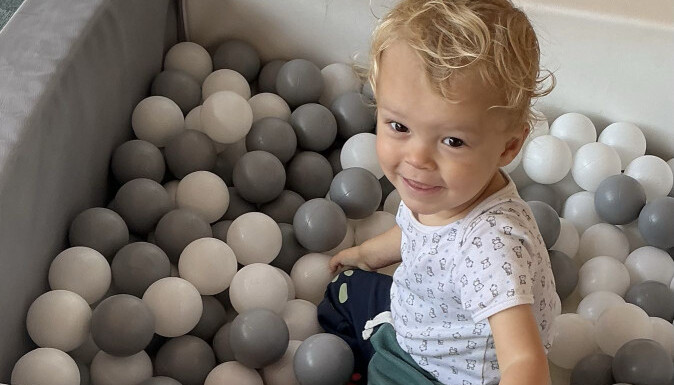 Ball pool play