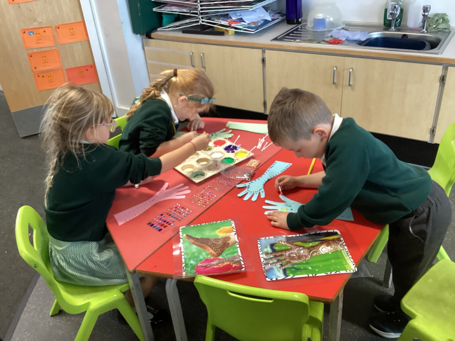 Designing mehndi patterns