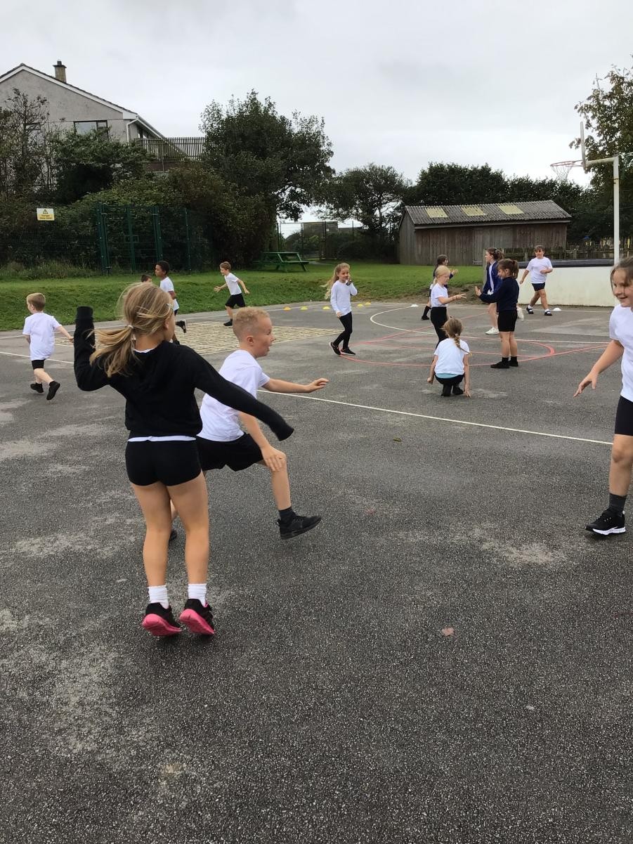 Year 3 and 4 during a Team Games Lesson