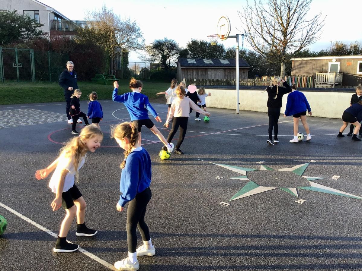 Morning Girls Football Club