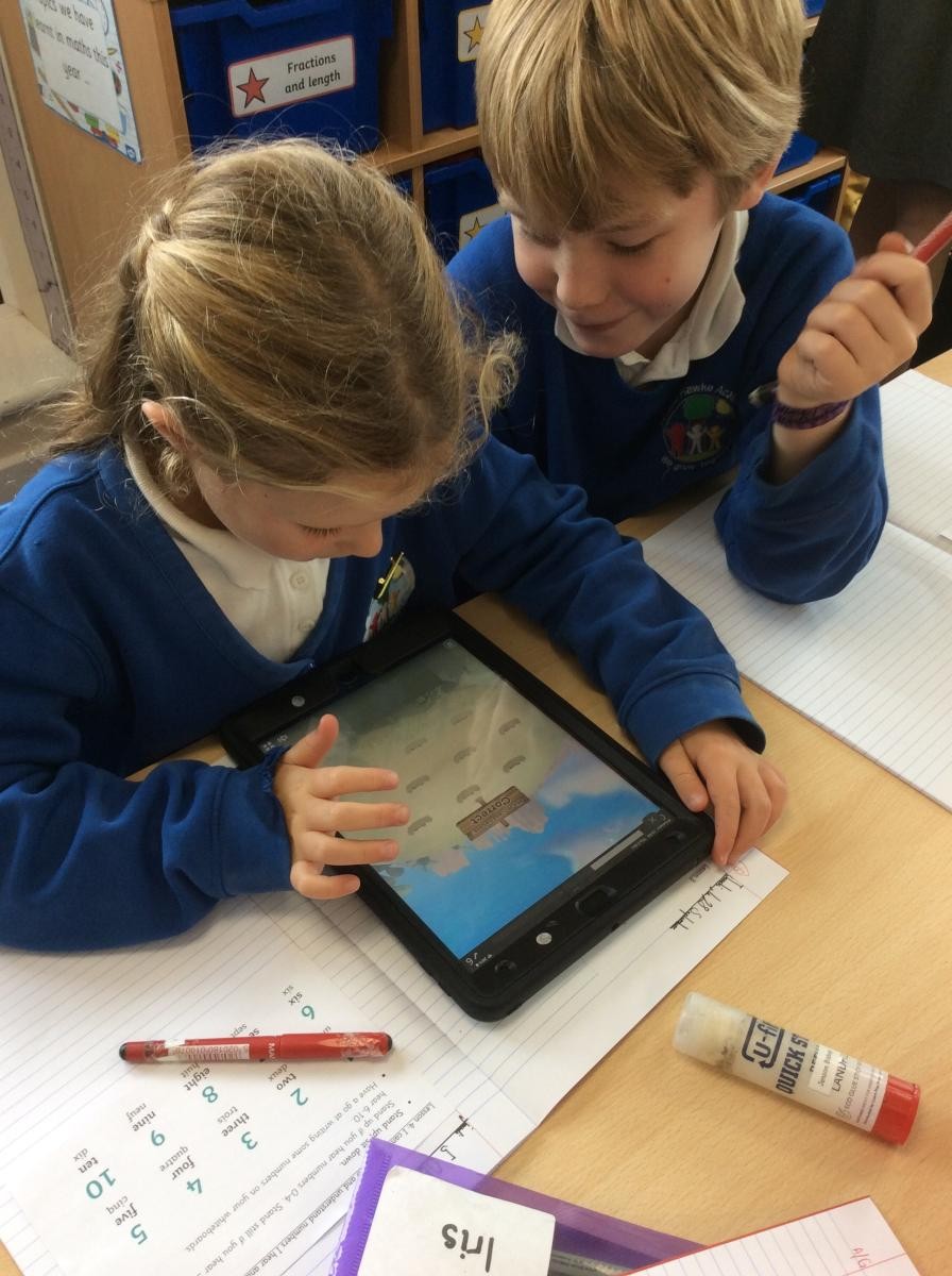 Using ipads to practise numbers in French.