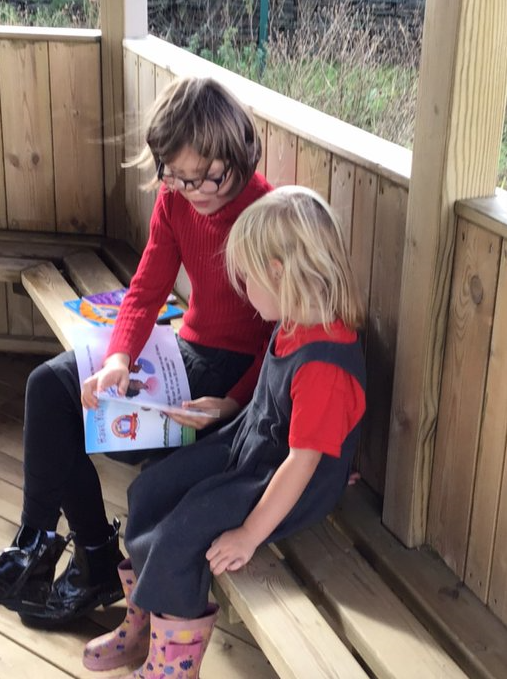 Outdoor Learning during Buddy time for Year 4 and Reception!