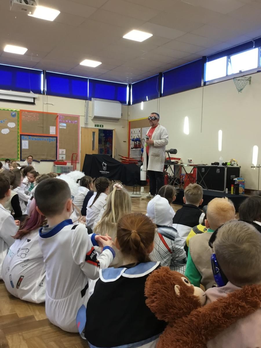 Science Show from Wonderstruck on Science Day 