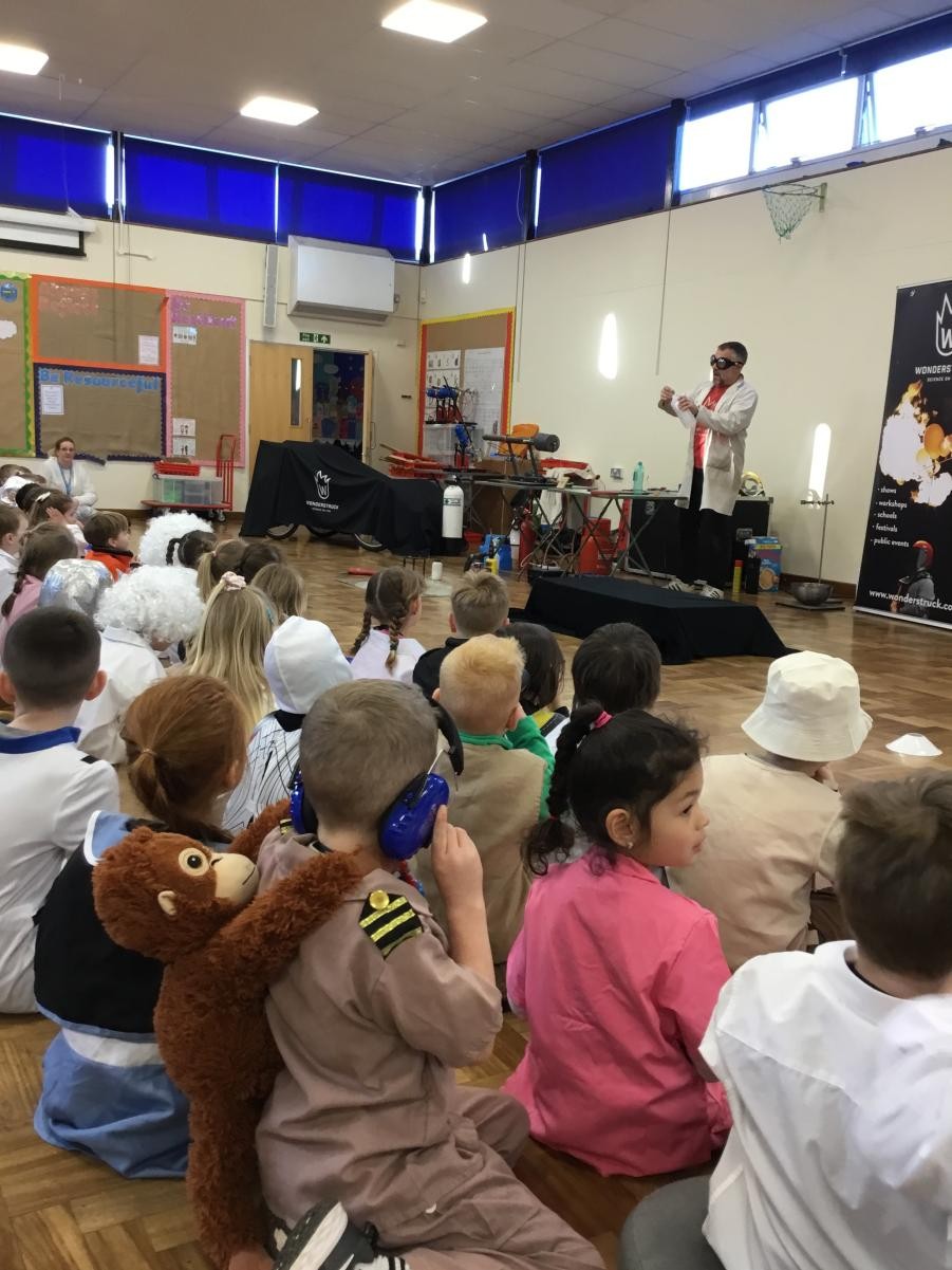 Science Show from Wonderstruck on Science Day 