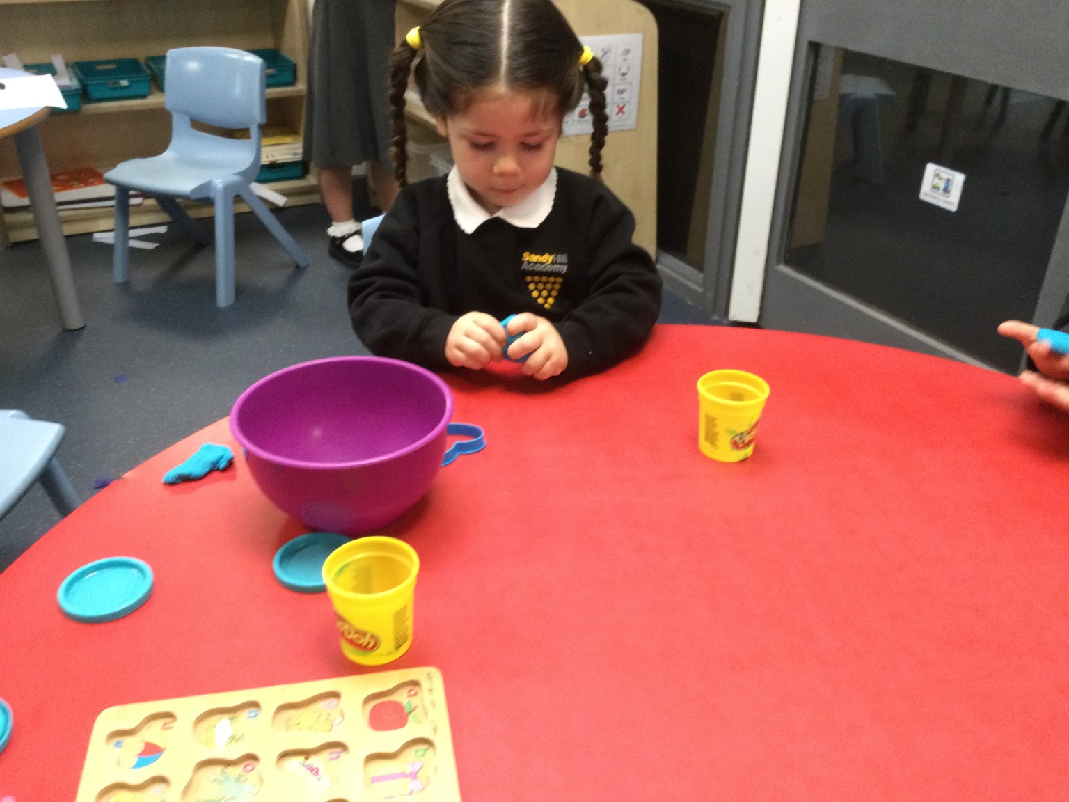 Mixing colours in playdough