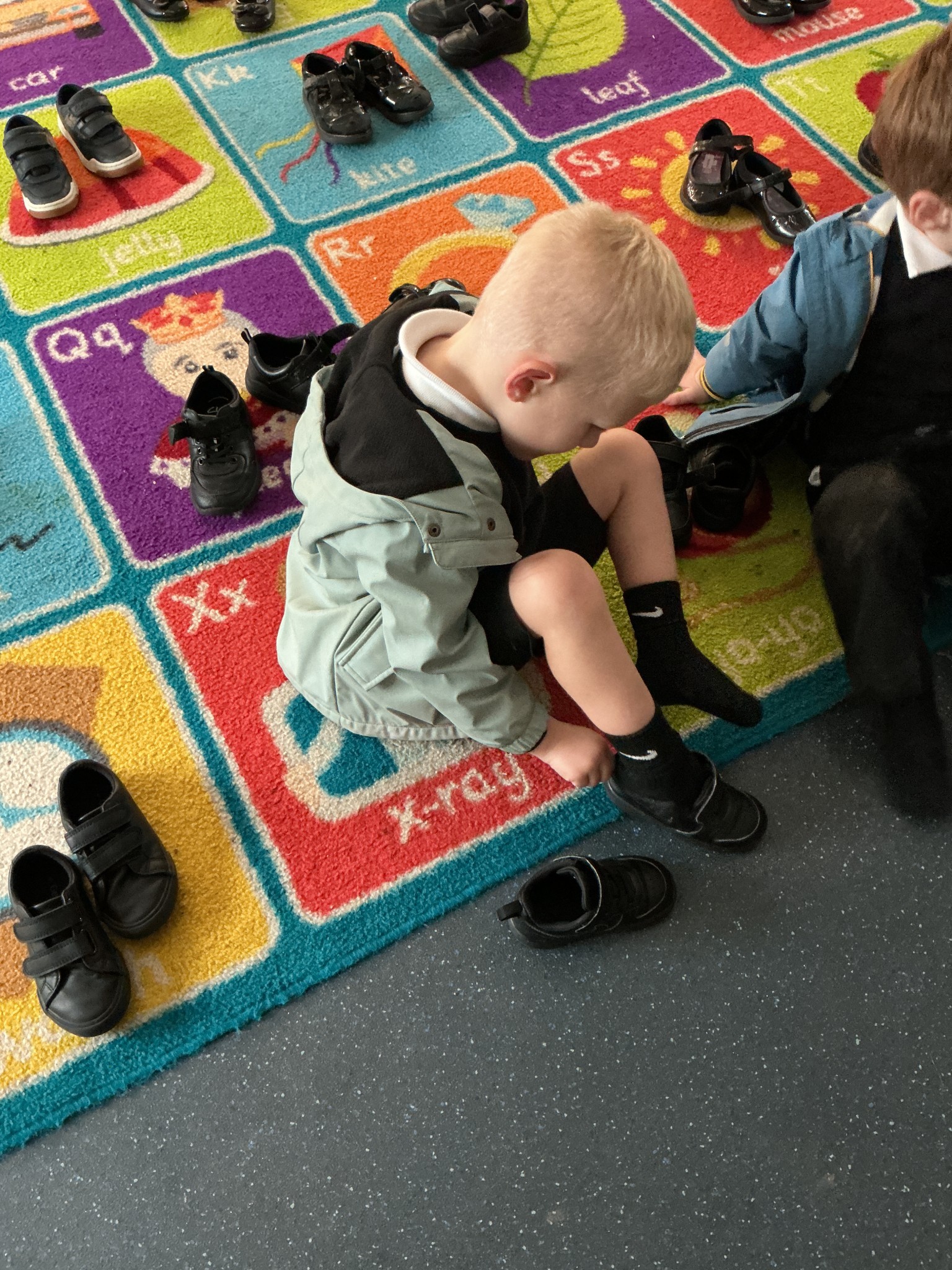 I Can Put On My Own Shoes!