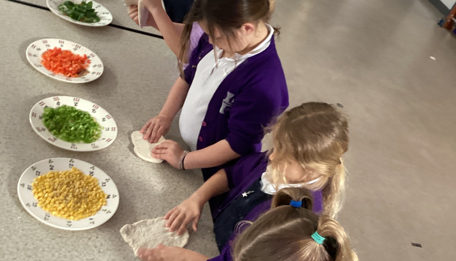 Pupils practised making a pizza base using fresh pizza dough, learning how to shape, stretch, and prepare it ready for toppings. 🍕👏