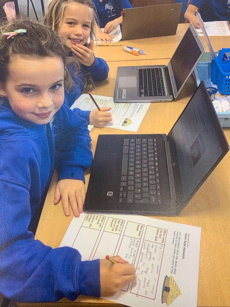 Class 3 using chrome books to research housing in History.
