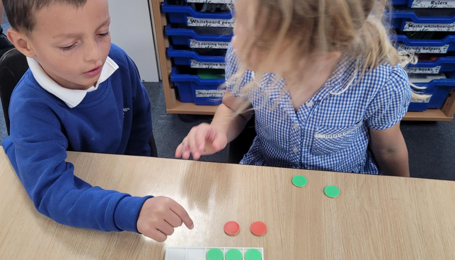Using tens frame to represent numbers.