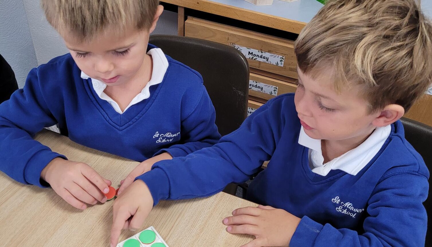 Using tens frame to represent numbers.