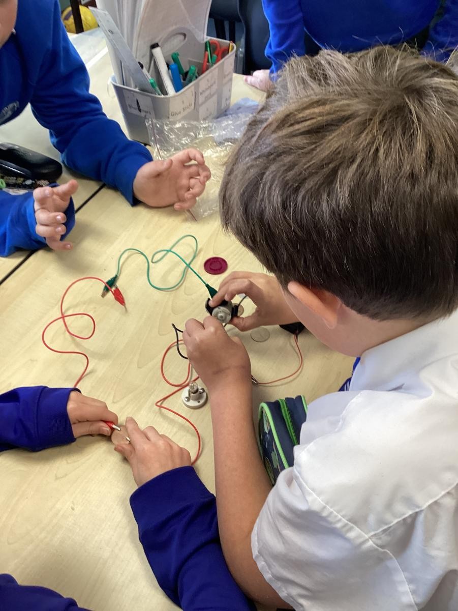 Learning about circuits in electricity. 