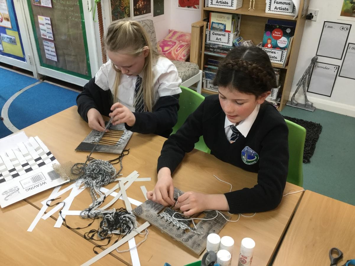 Textiles. Weaving on cardboard looms.