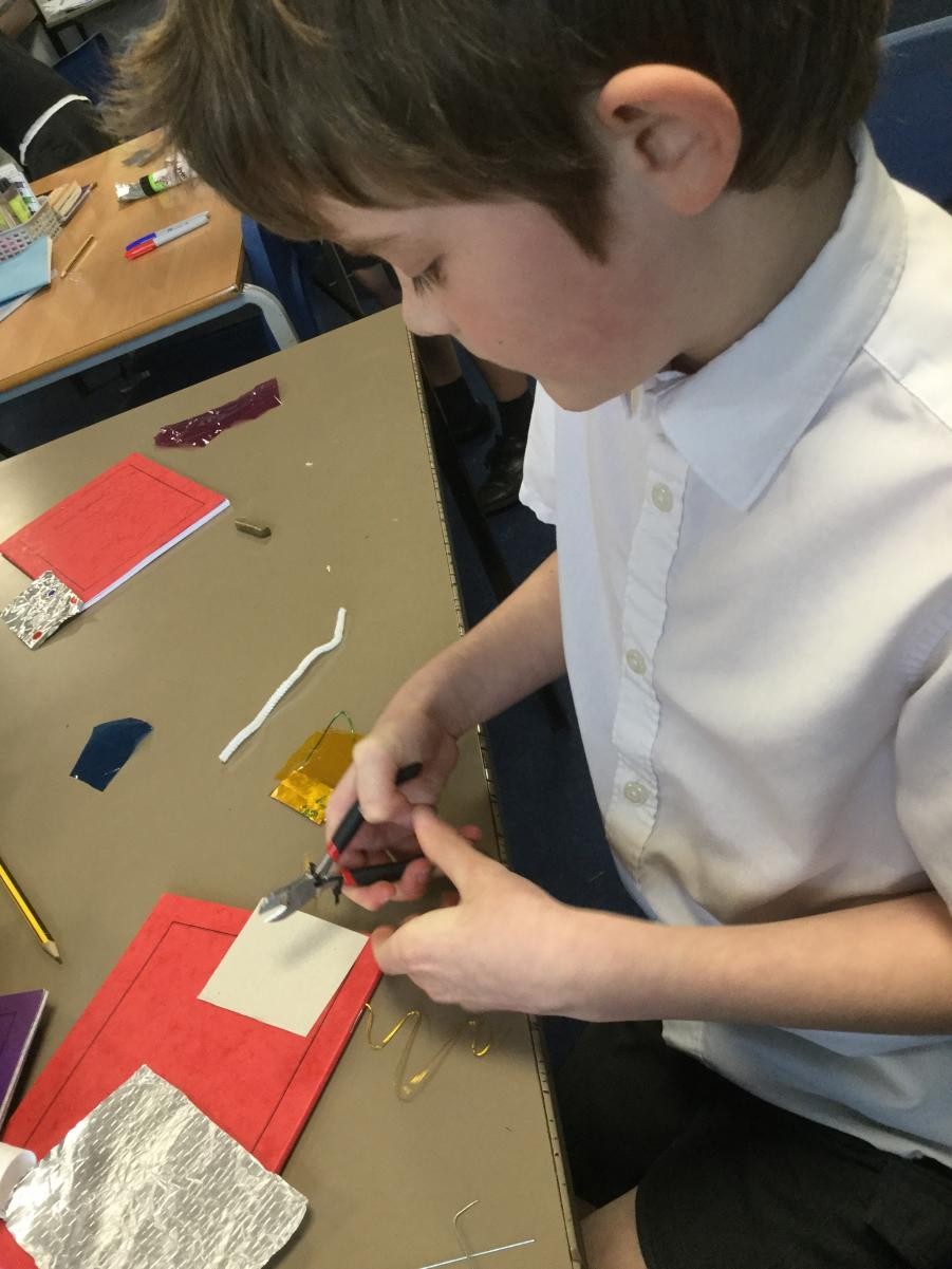 Anglo Saxon brooches. Exploring materials