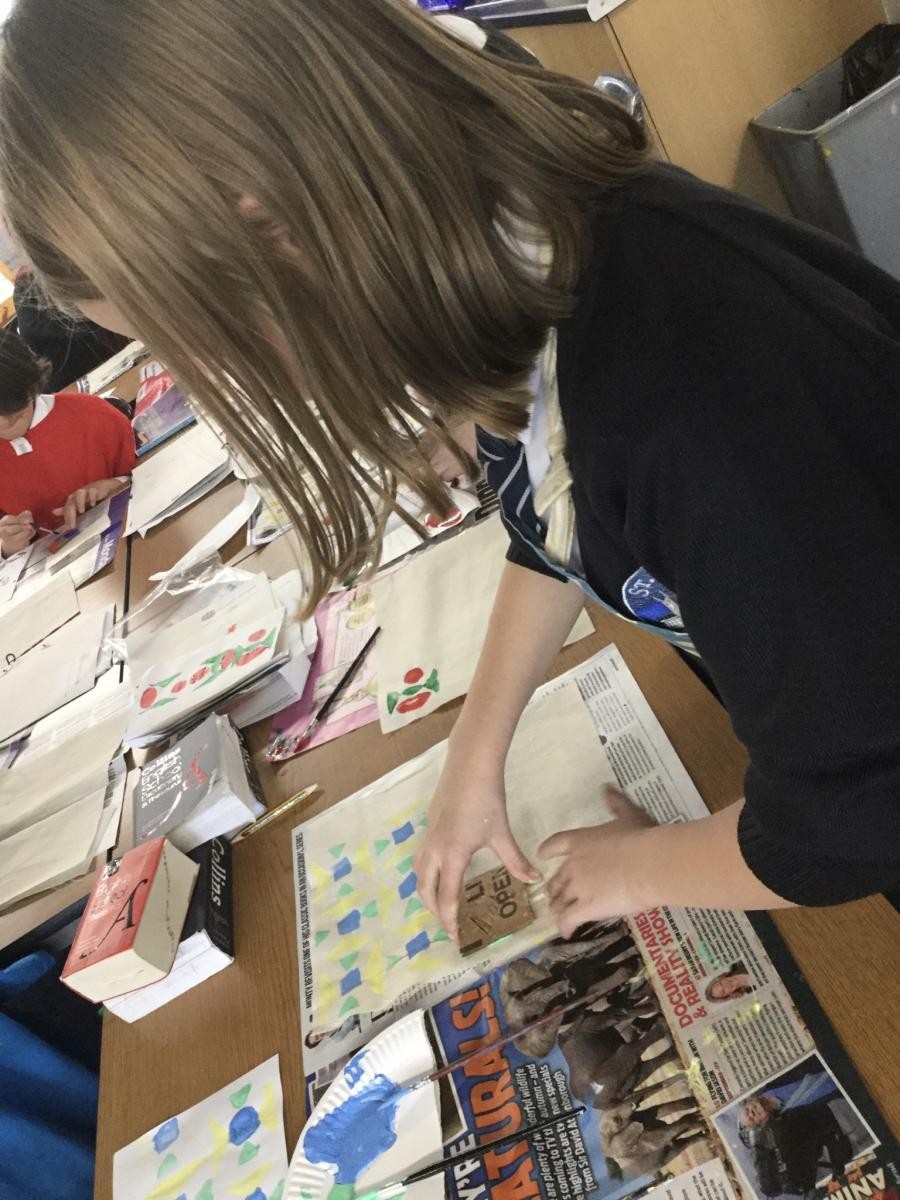 Print. Repeat patterns on fabric