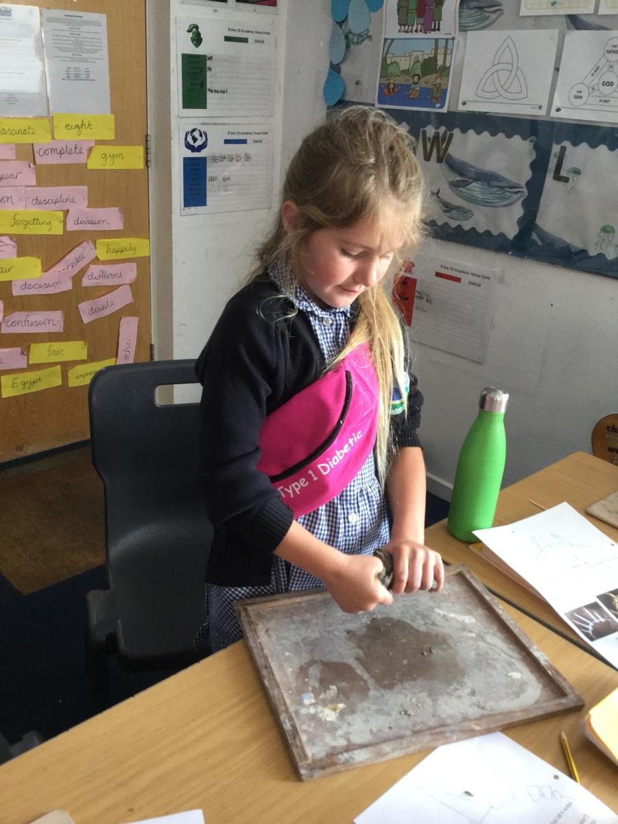 Sculpture. Shaping clay for Stone Age necklace beads