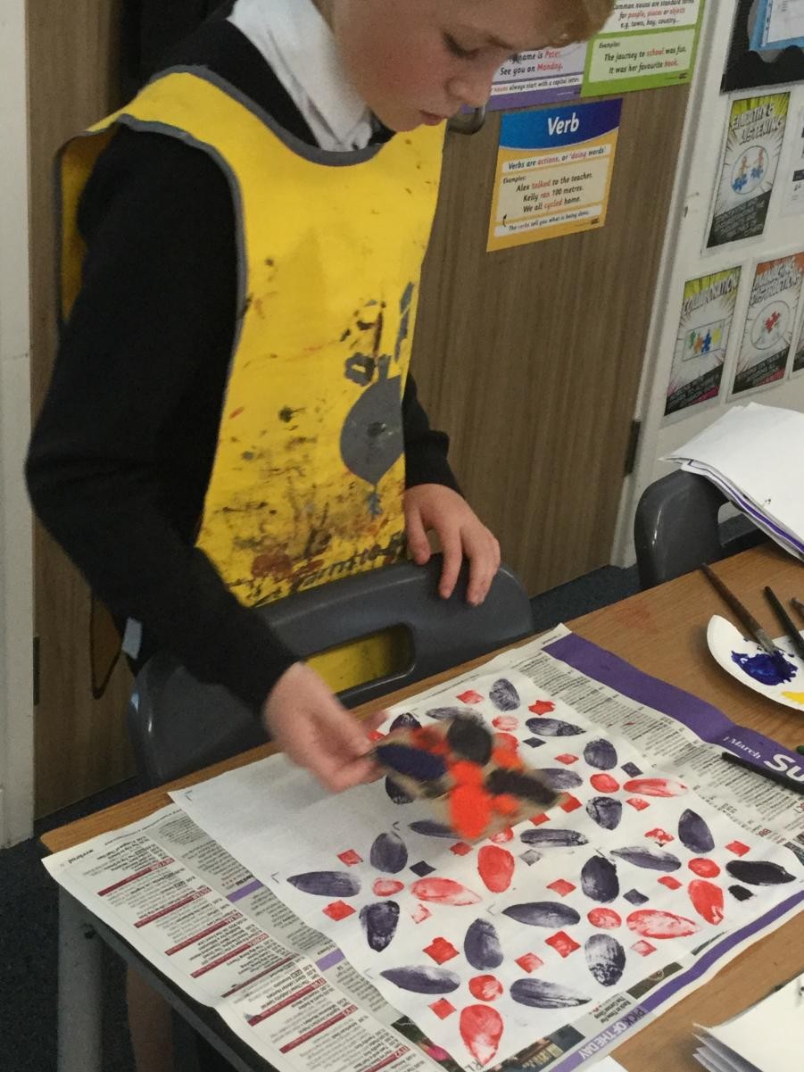 Print. Repeat patterns on fabric