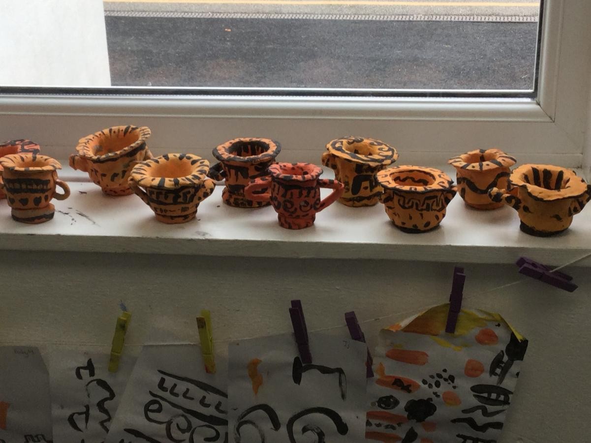 Sculpture. Greek pots.