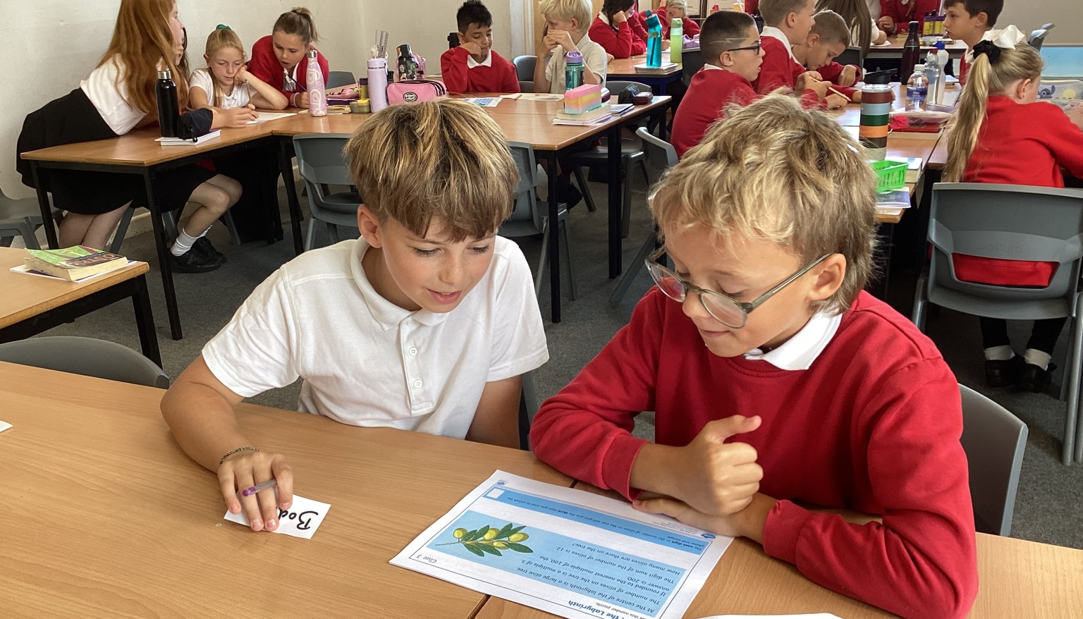 Class 4 working in teams to problem solve in maths