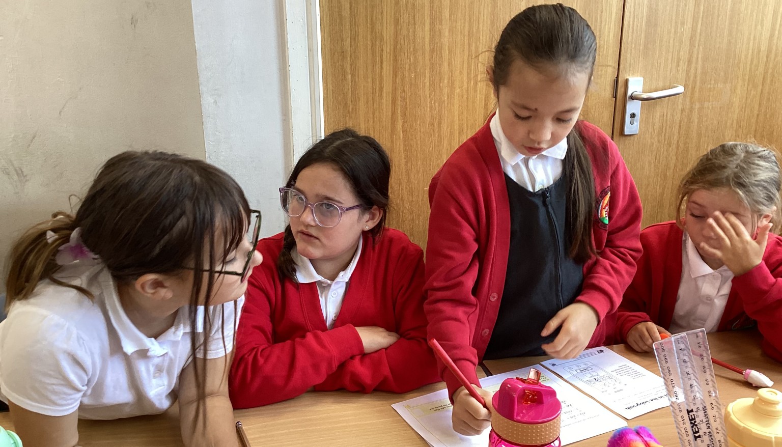 Class 4 working in teams to problem solve in maths