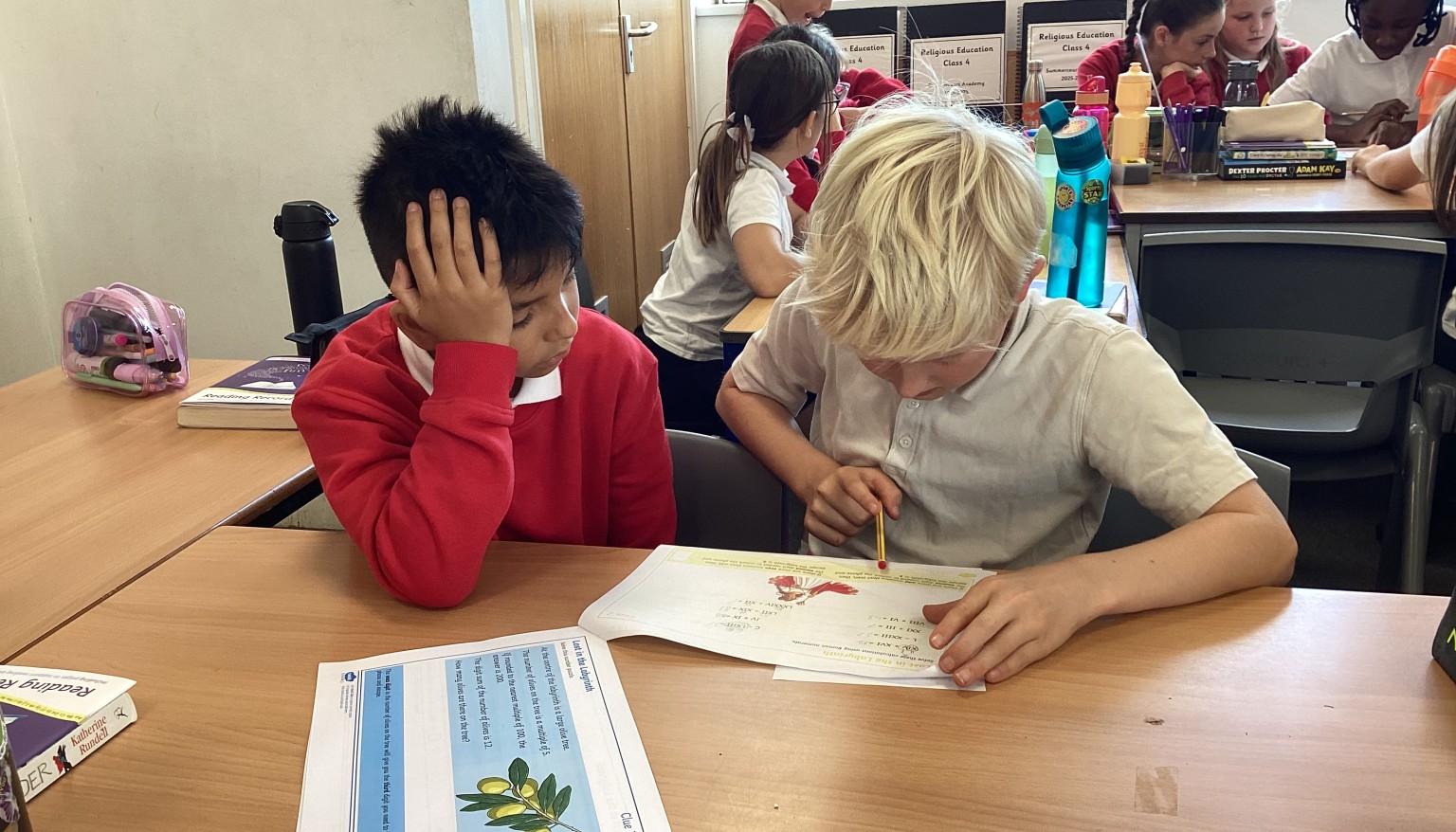 Class 4 working in teams to problem solve in maths