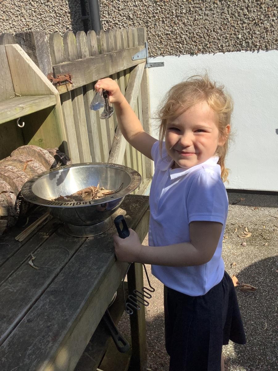 Outdoor Learning - using the mud kitchen