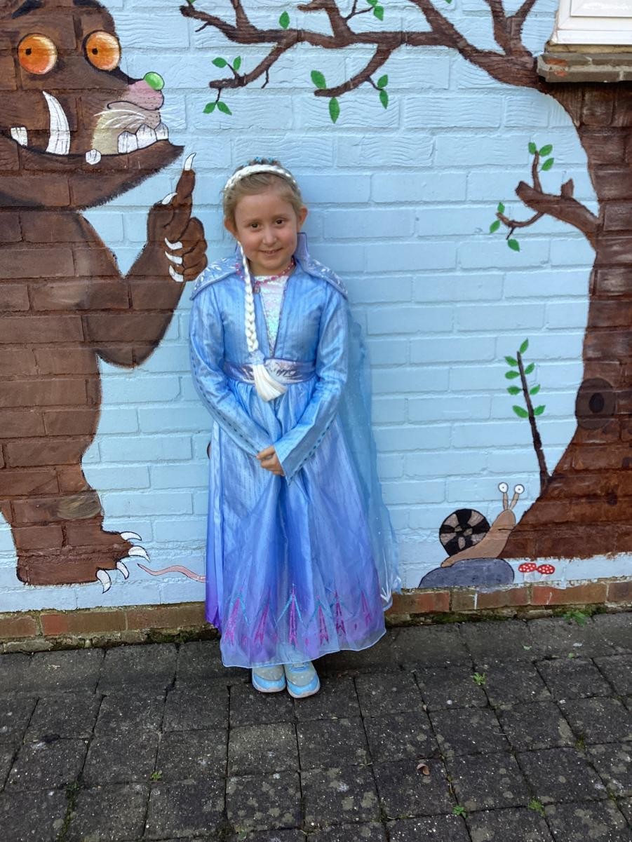 Tess as Elsa