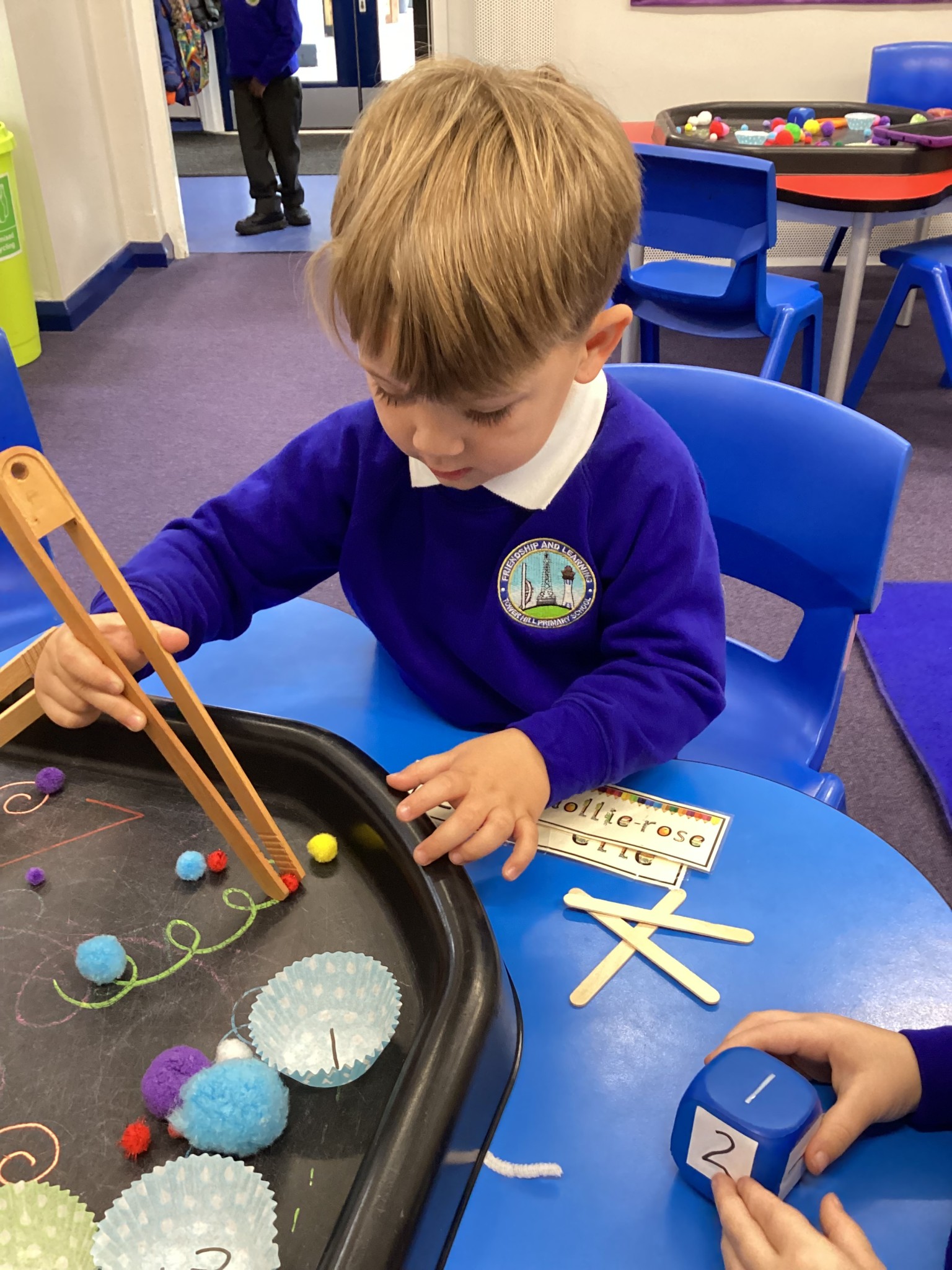 Matching pom poms to numerals in cupcake cases