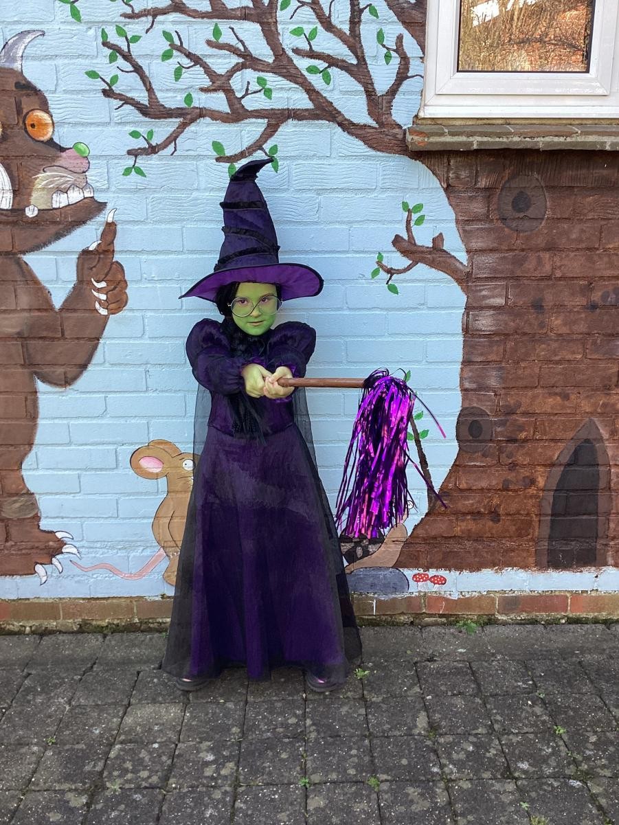 Elsie as Elphaba