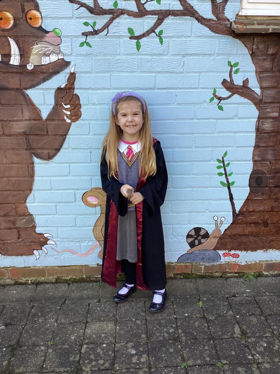 Halle as Hermoine Grainger