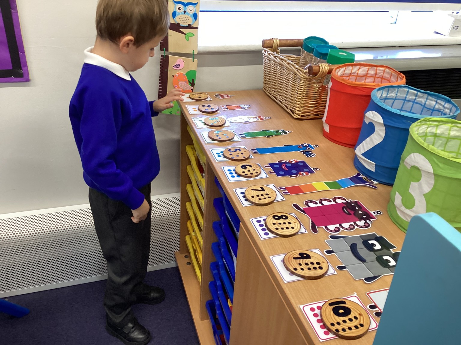 Counting from 0-10 with number blocks. 