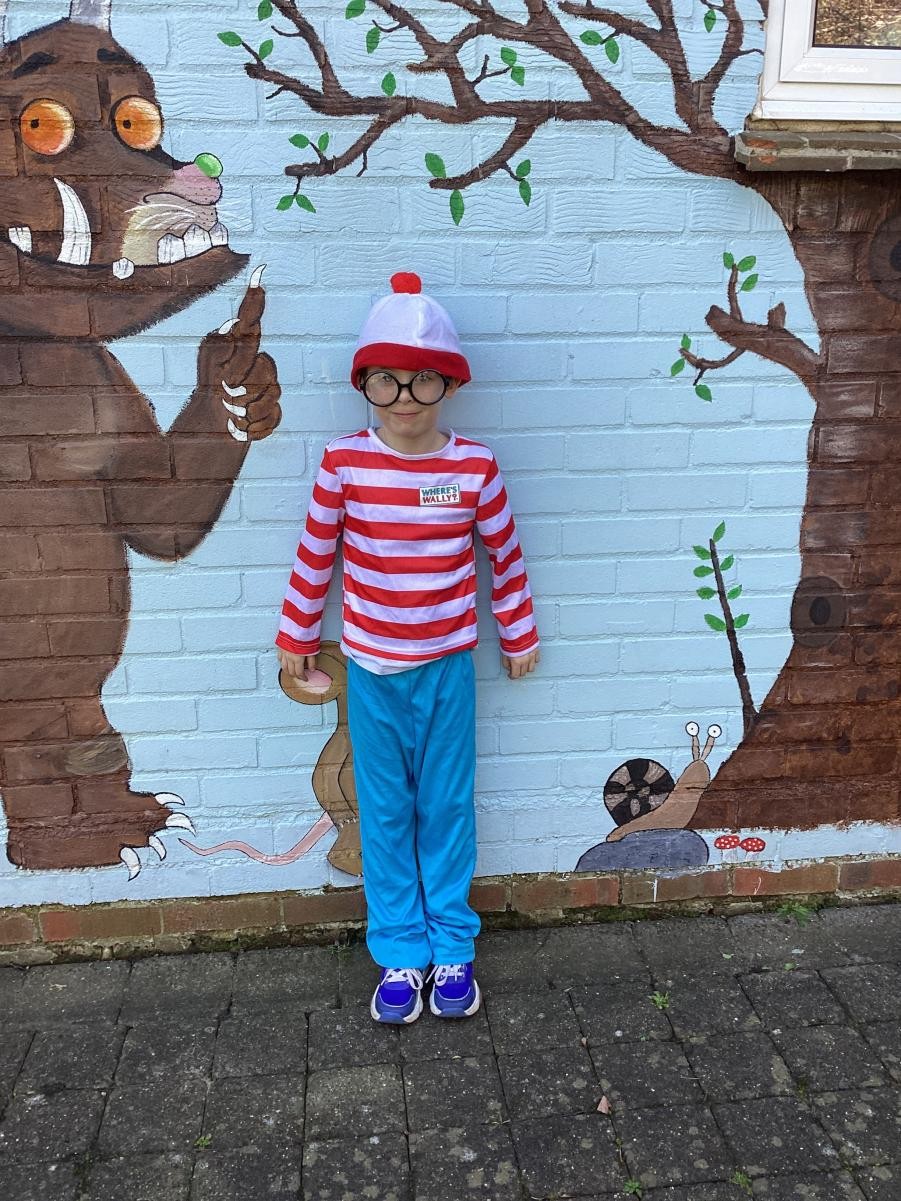 Archie as Wally