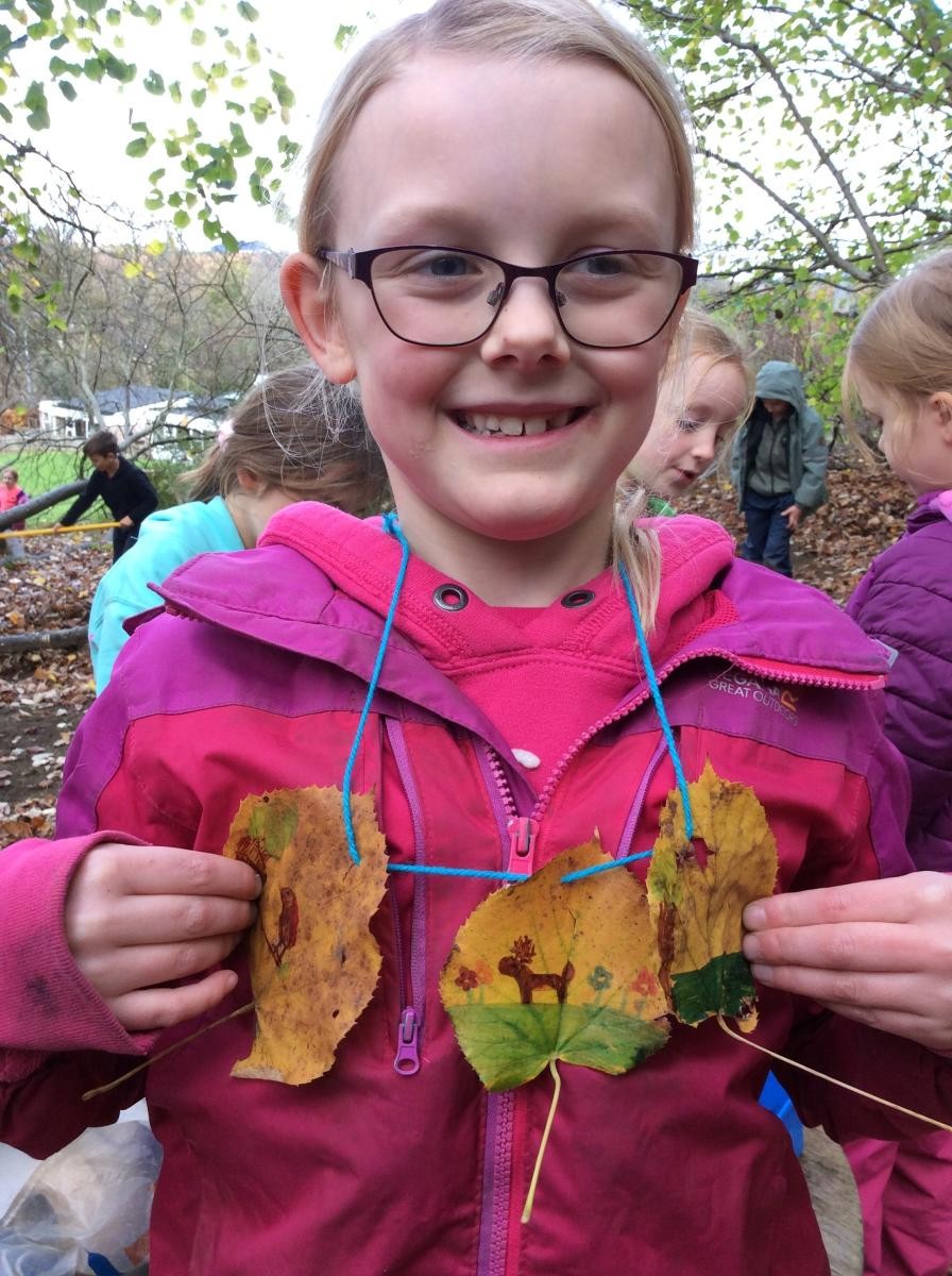Such a beautiful and creative leaf necklace.